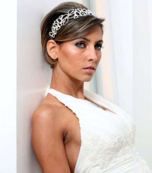 صور اروع تسريحات عروس مع اكسسوار