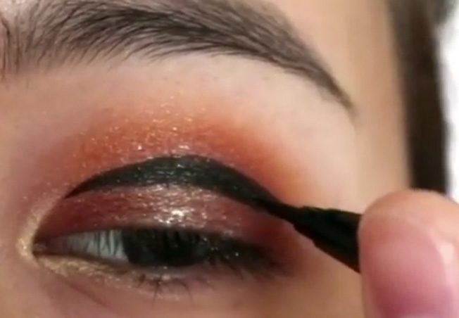 تحديد جفن العين الثابت برسمة الـCut Crease