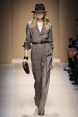Salvatore-Ferragamo-tweed-suit-21-9-2010