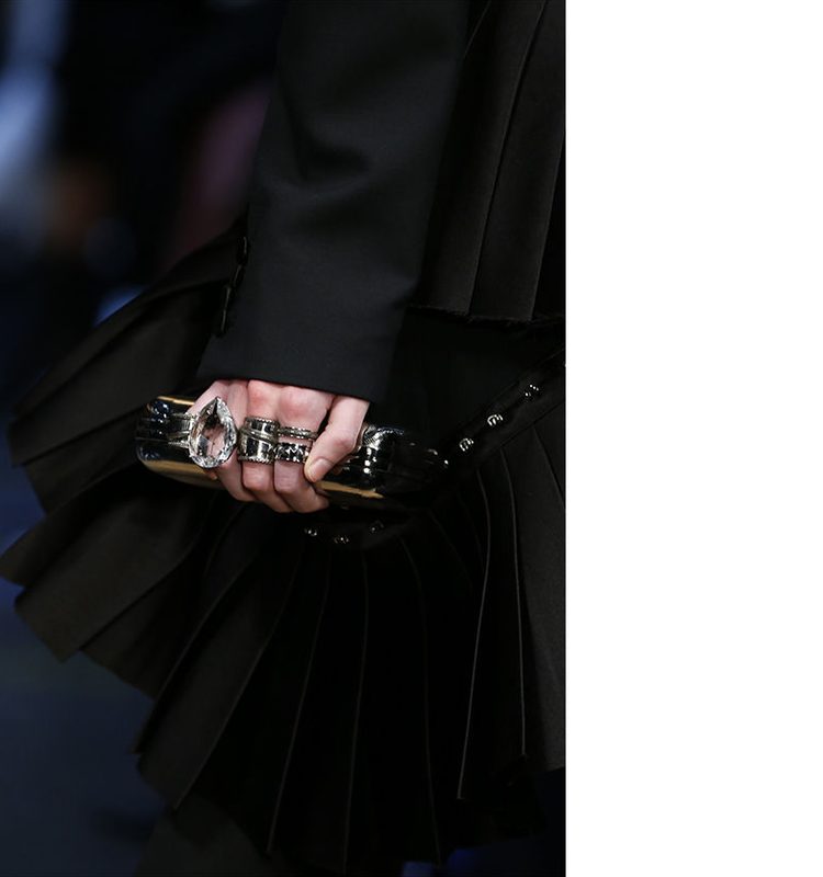 مجموعة أكسسوارات Alexander McQueen لشتاء 2019
