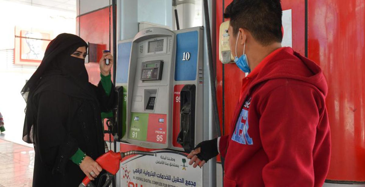 ميرفت بخاري تدير محطة وقود