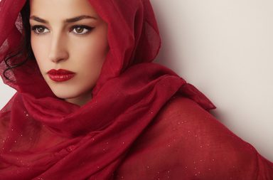 شفتيك على موعد مع أحدث المستحضرات العالمية لإطلالة جذّابة وأنيقة