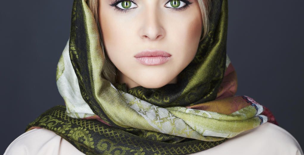 طريقة مكياج عيون صغيرة بالخطوات