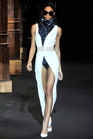 husseinchalayan-highsplitdress-2-27-1-10