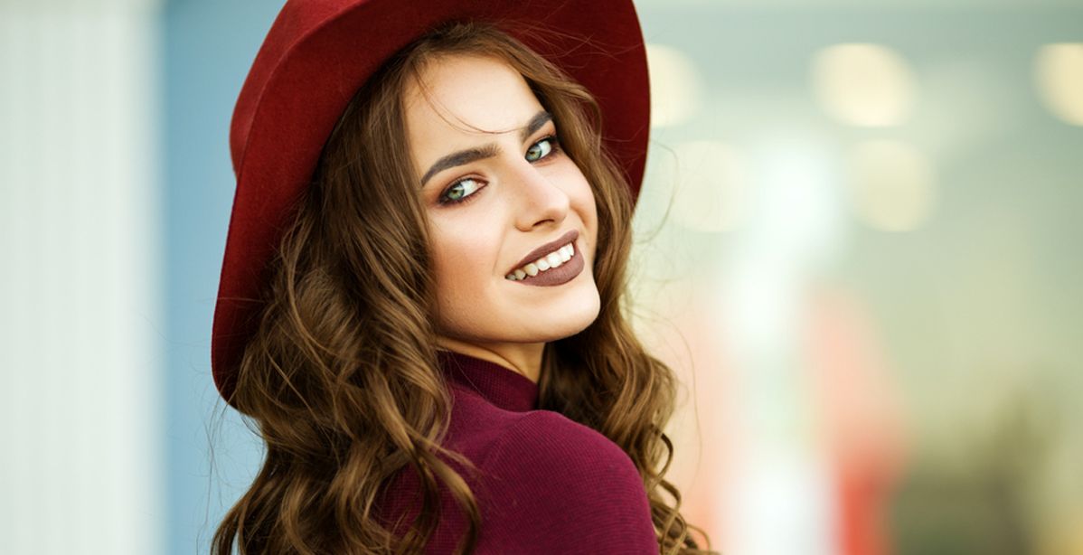 3 أخطاء في الماكياج تظلم شبابك وتبديك أكبر سناً