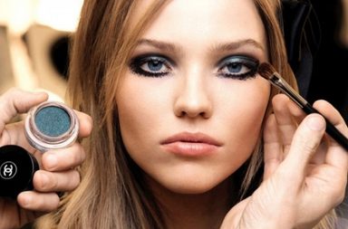اسرار عمل مكياج ترابي للعيون