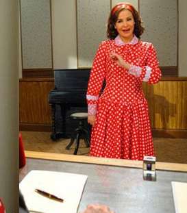 كارول سماحة تعتمد لوك السيّدة صباح