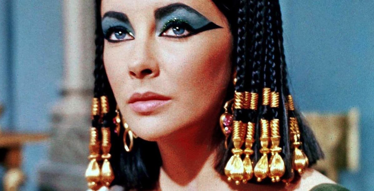 الوصفة عمرها 2000 عام... علماء يتمكنون من صنع عطر كليوبترا