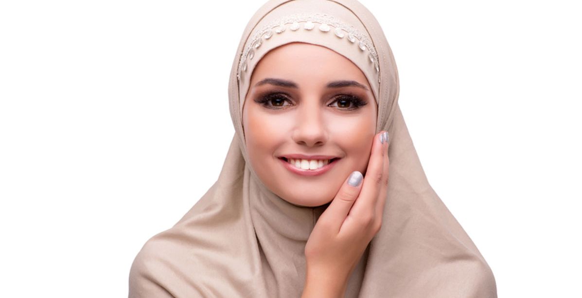 مستحضر ماكياج هو عدوّ جمال المرأة الخليجية في الصيف