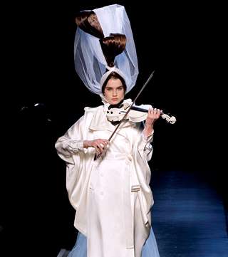 jean-paul-gaultier-fall-2010-couture-bride-23-7-2010