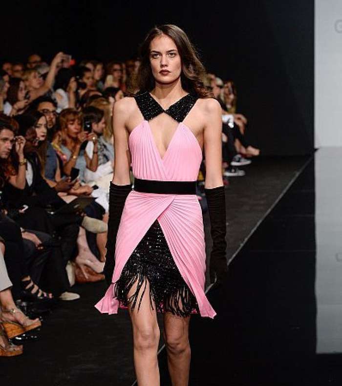 صور موديلات فساتين على الموضة