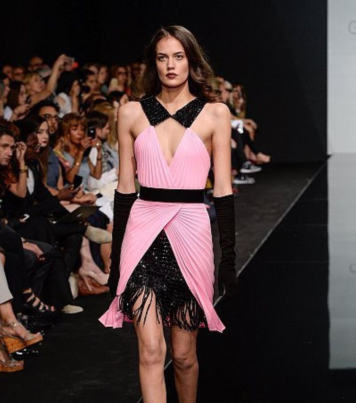 صور موديلات فساتين على الموضة