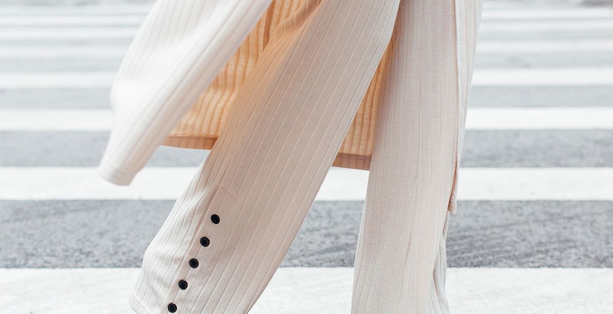 السروال الصوفي لاطلالة حيوية في موسم الشتاء