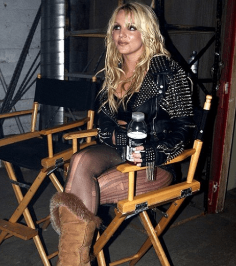 bitney-spears-new-video-6-4-2011-4