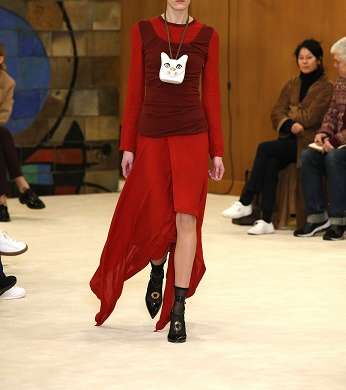 تعرفي على اطلالات علامة Loewe لشتاء 2016