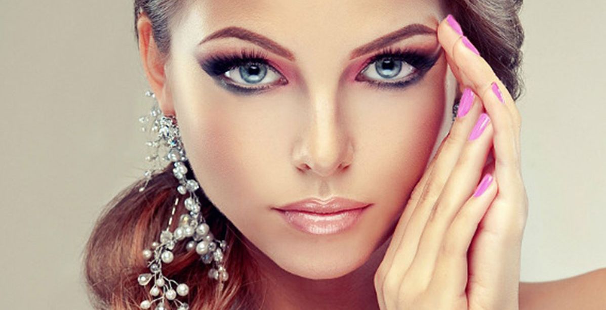 عمل مكياج رمادي ووردي ناعم بالخطوات