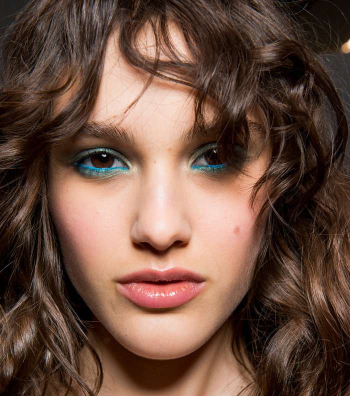 الكحل الأزرق في عيني Tadashi Shoji