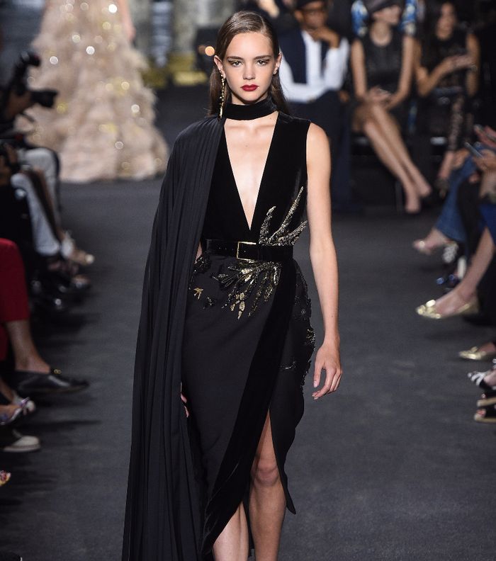 صور موديلات فساتين على الموضة