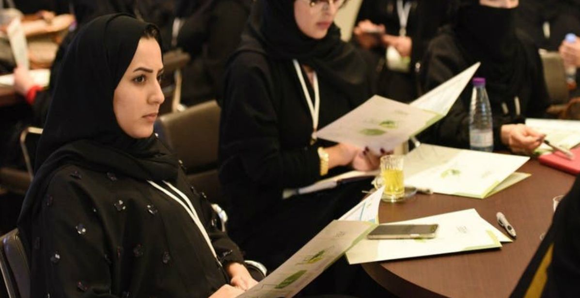 الشابات المؤهلات لبرنامج سلام لتواصل الحضاري