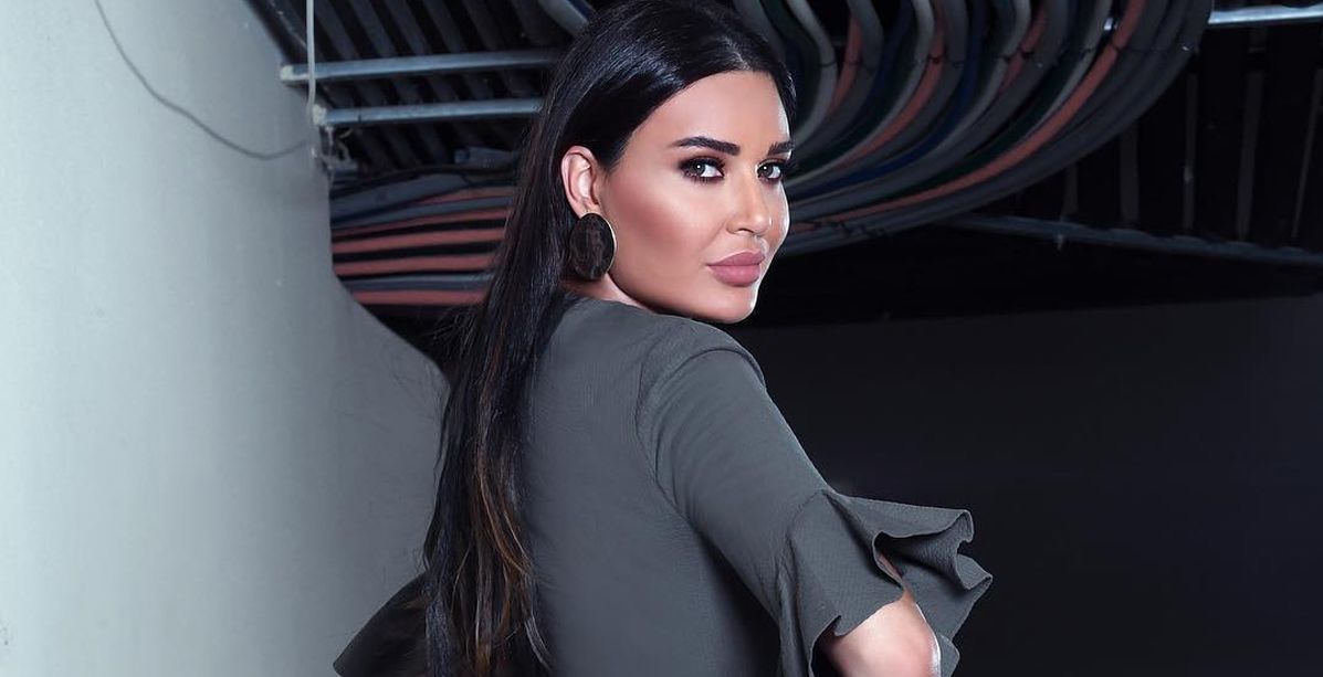 سيرين عبدالنور تنشر صور لها مع شقيقها، فهل يشبهها؟