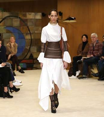 استوحي اطلالاتك من مجموعة خريف وشتاء 2016 من توقيع علامة Loewe