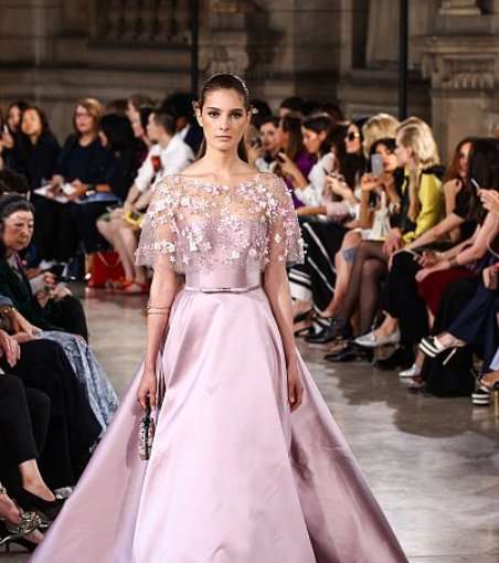 صور موديلات فساتين على الموضة