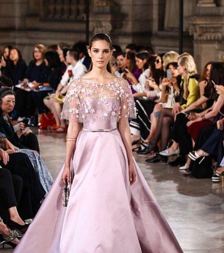 صور موديلات فساتين على الموضة