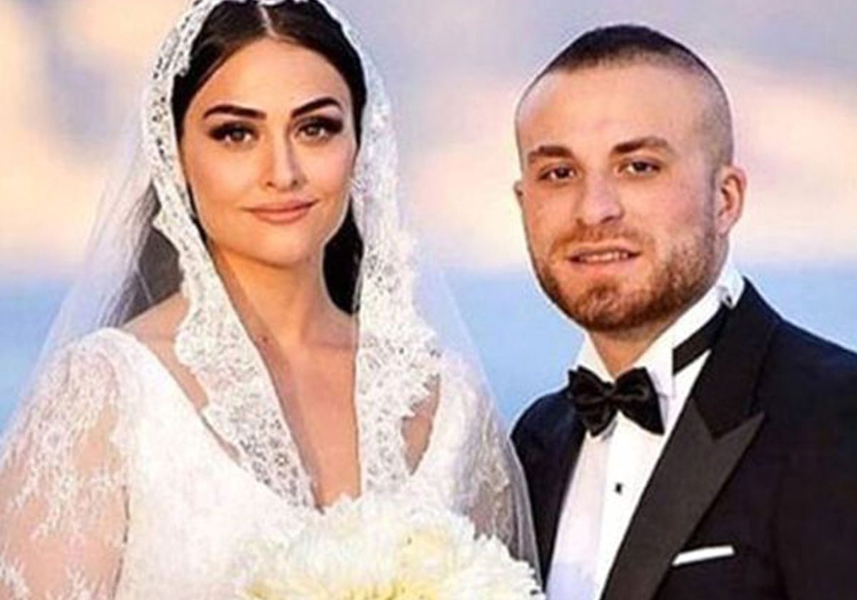 الثنائي المعروف يوم زفافهما