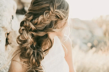 تسريحات للشعر الطويل سهلة للمناسبات