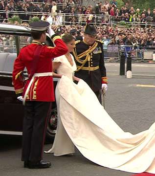 kate-middleton-wedding-dress-sarah-burton-29-04-2011