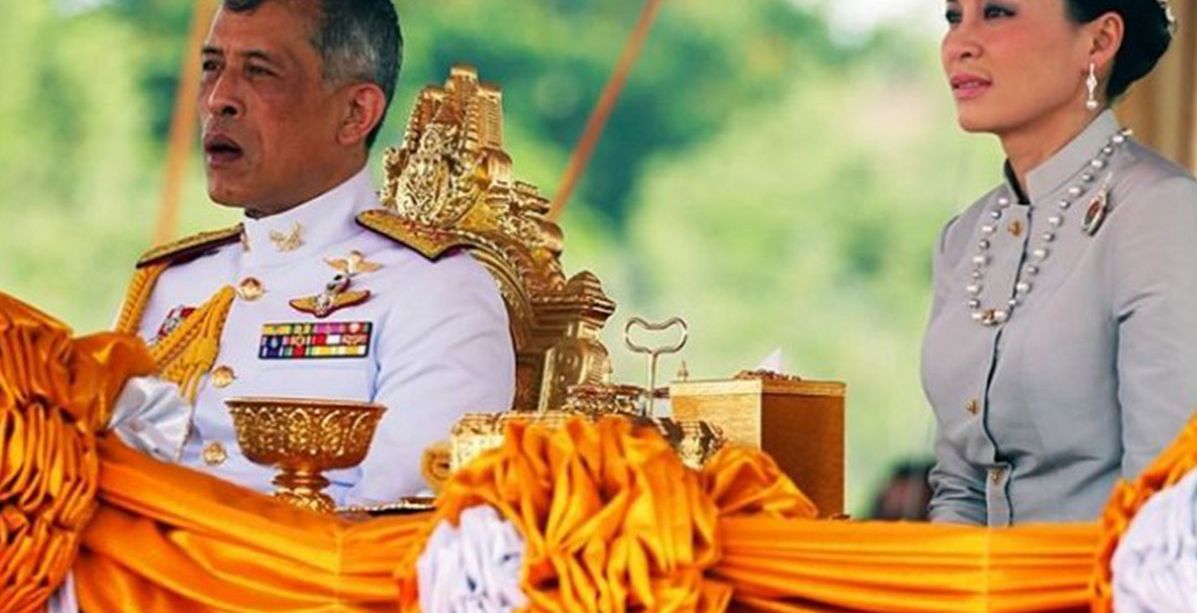 بالفيديو، ملك تايلاند يتزوج من عشيقته بحضور زوجته