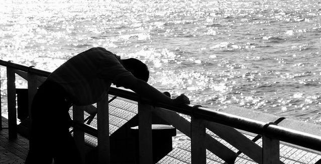 هل يُمكننا إخبار مريض ما بنبأ وفاة قريبٍ له؟