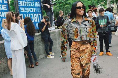 تعرفي على صيحات موضة الشارع من اسبوع الموضة الباريسي للرجال 