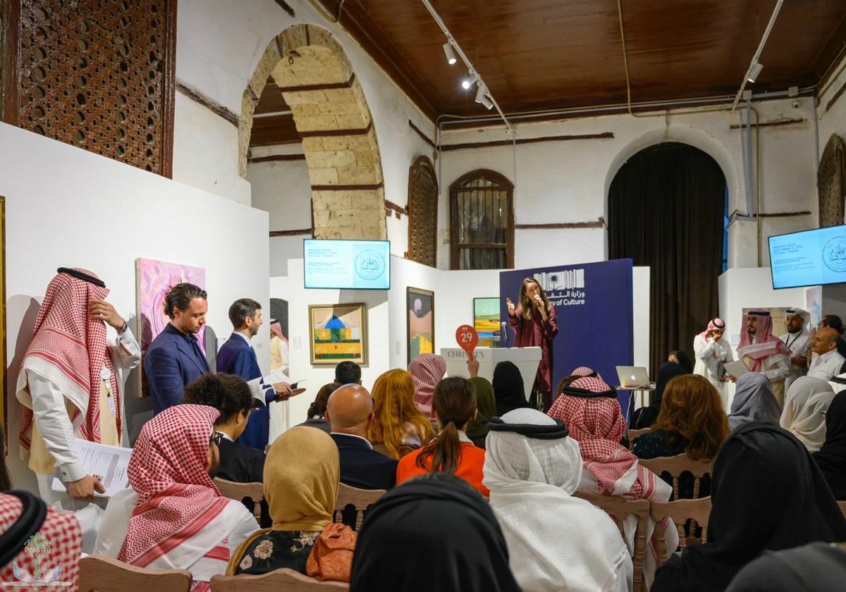 الحضور اثناء مزاد الفن للبلد