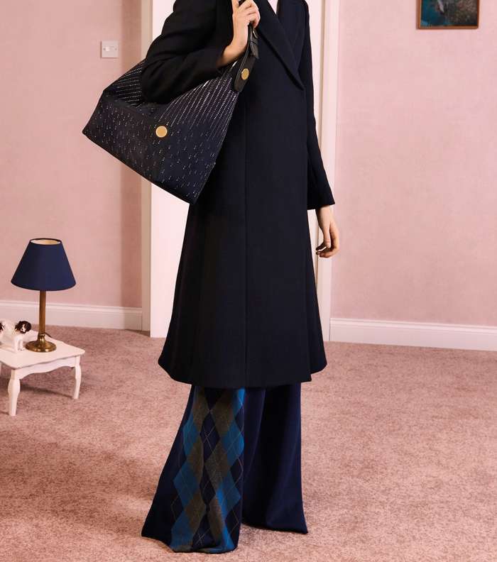 موضة السروال الصوفي المقطع وبالقصة الواسعة Flare من مجموعة ستيلا ماكارتني لما قبل خريف 2017