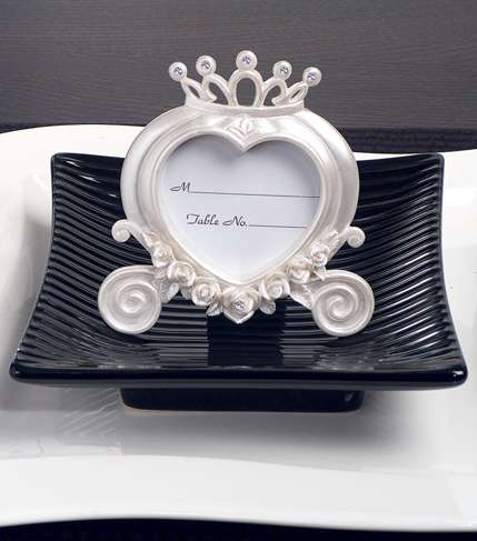 heart-shaped-wedding-coach-place-card-frame-pearl-white
