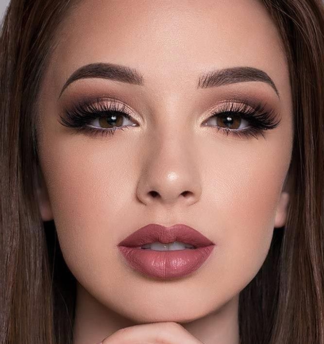 صور مكياج عنابي وذهبي