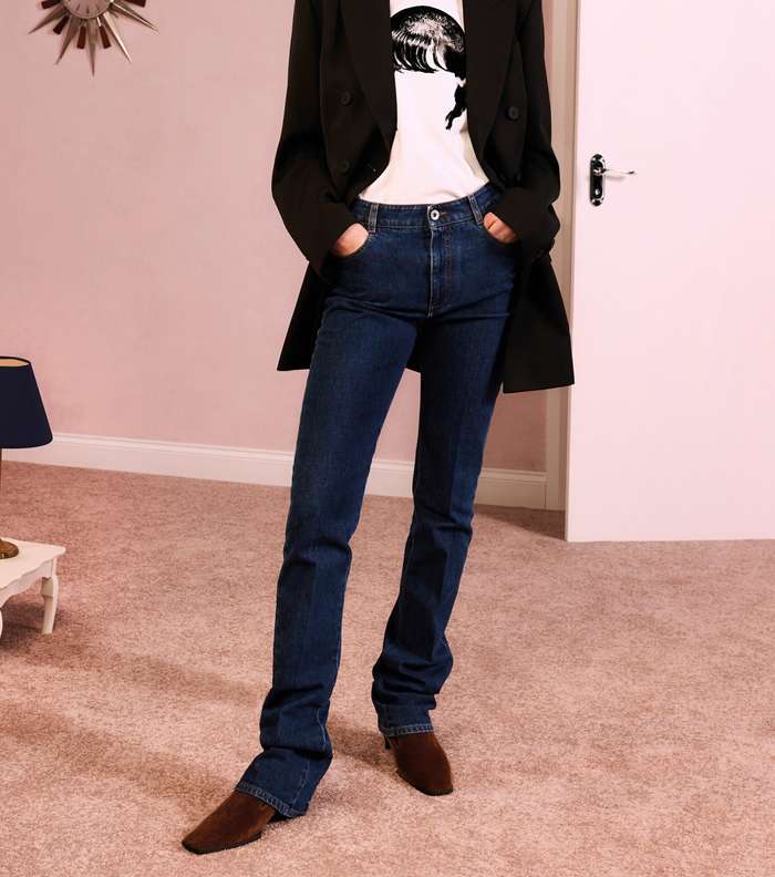الجينز بقصة الـ Boot Cut مع البلايزر من مجموعة ستيلا ماكارتني لما قبل خريف 2017