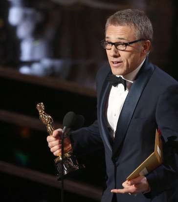 كريستوف والتز يتسلّم جائزة أفضل ممثل في دور ثانوي عن فيلم 