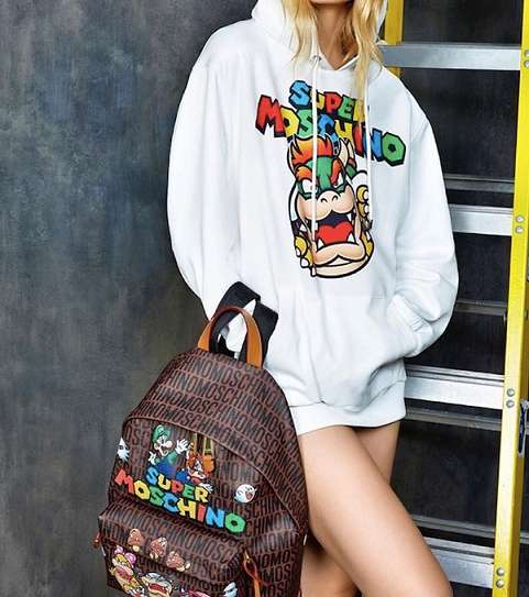 صور ملابس واكسسوارات مميزة من Super Moschino
