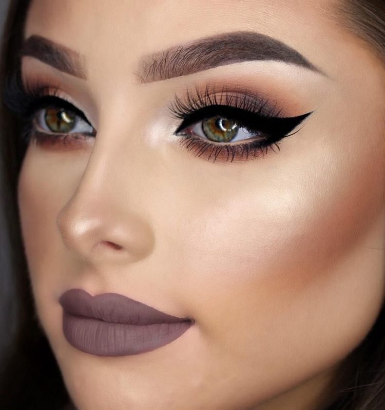 مكياج رمادي ووردي ناعم