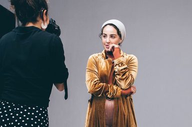 Rimmel London تقف الى جانب المرأة في وجه التعليقات الإلكترونية المسيئة لها