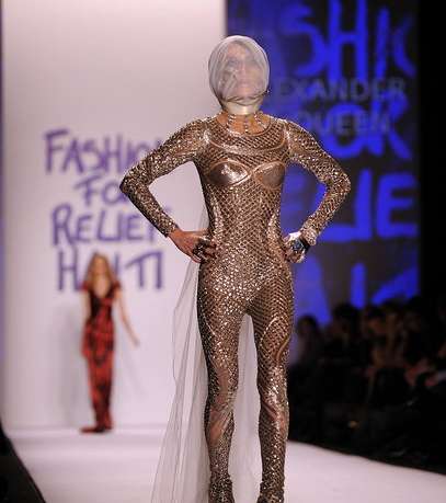 Fashion-for-relief-NYC-17-2-2010-5