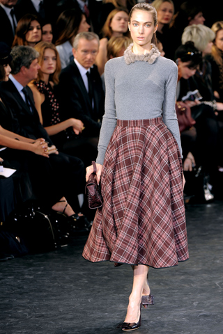 louis-vuitton-plaided-skirts-19-11-2010