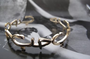 اليك بالصور اجمل قطع المجوهرات من تصميم نادين قانصوه