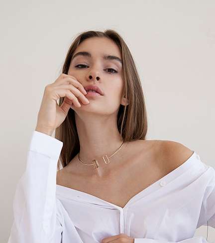 قلادة Mirror Mirror بموضة الـ Choker من تصميم Donna Hourani