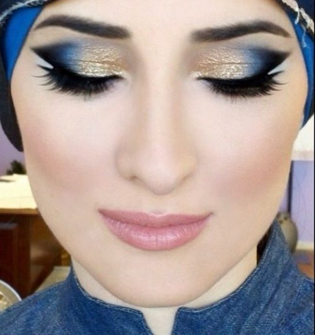 طريقة عمل مكياج كحلي وذهبي ناعم