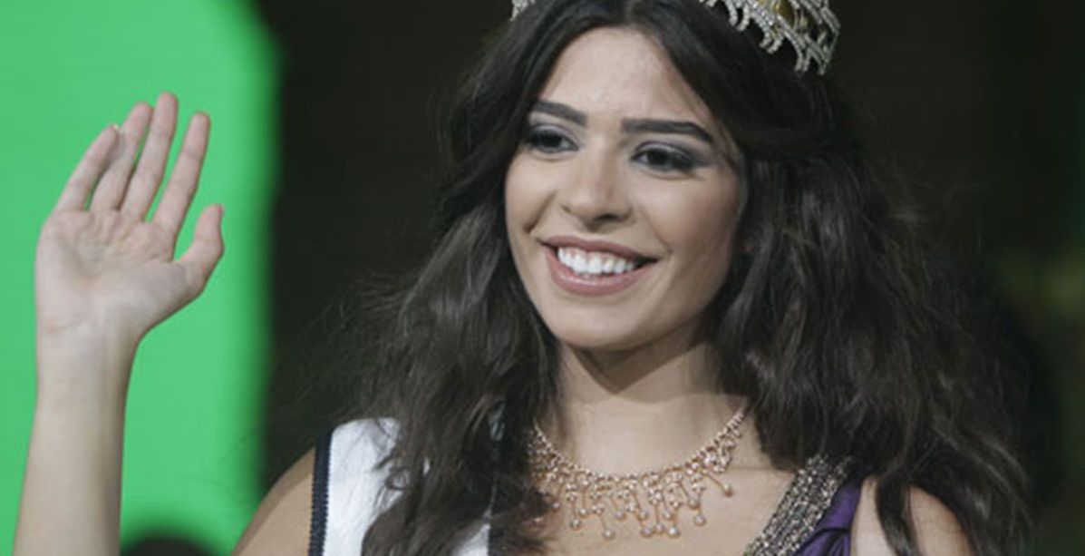 ملكة جمال لبنان السابقة يارا مخايل ترتدي فستان زفافها من إيلي صعب