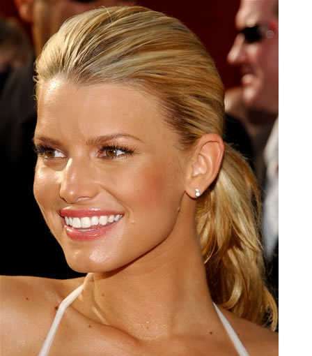 jessica-simpson-fancy-nights-perfume-24-05-2011