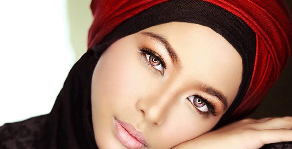 خاص للمرأة الخليجية، هذه الحيلة تمنحك المكياج الانسب للحجاب!